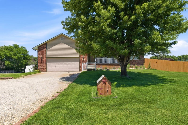 400 E Gordon Bennett Dr, Haysville, KS 67060