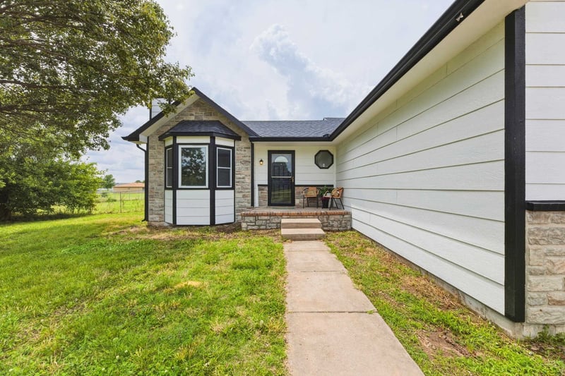 8743 Ross, Valley Center, KS 67147