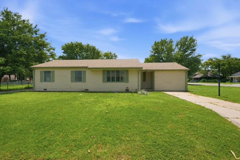 303 E 4th Ave, Cheney, KS 67025