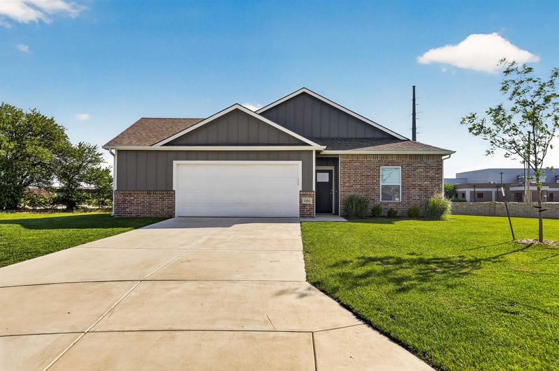 1604 Casey Cir, Newton, KS 67114