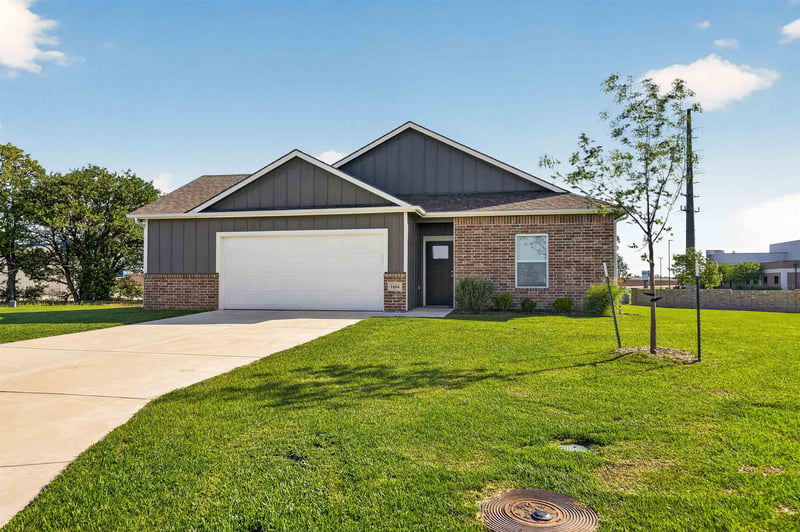 1604 Casey Cir, Newton, KS 67114