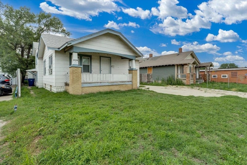 2043 Broadway Ave, Wichita, KS 67211