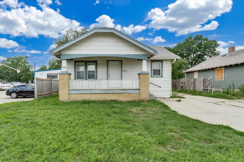 2043 Broadway Ave, Wichita, KS 67211