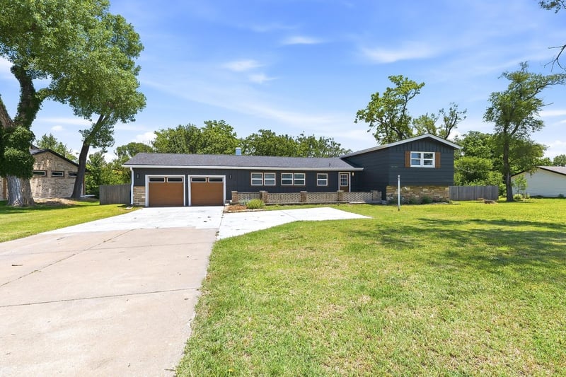 1520 Andover Rd, Andover, KS 67002