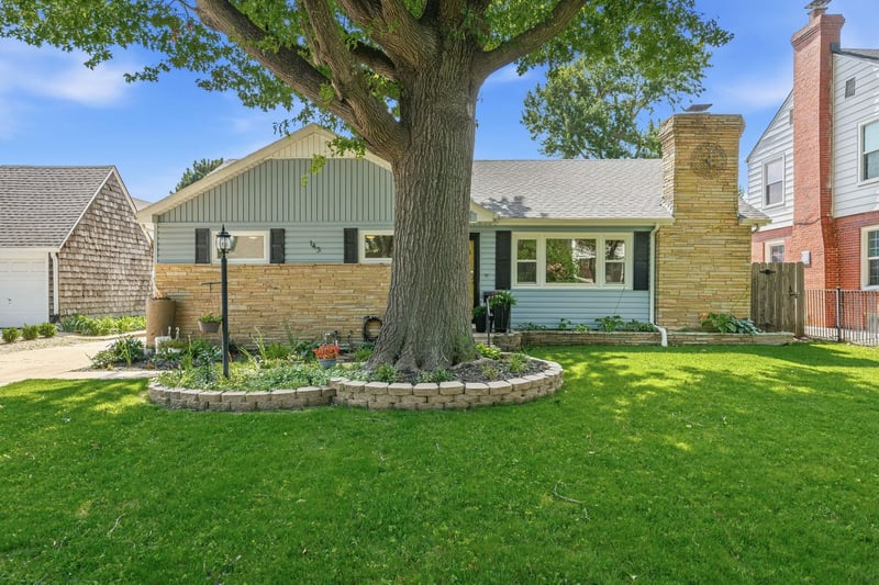 145 S Pinecrest Ave, Wichita, KS 67218