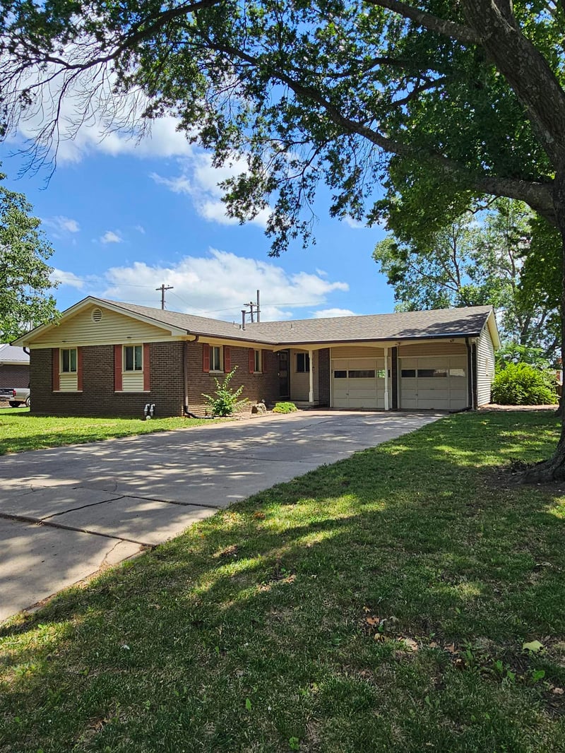 507 Akron, Augusta, KS 67010