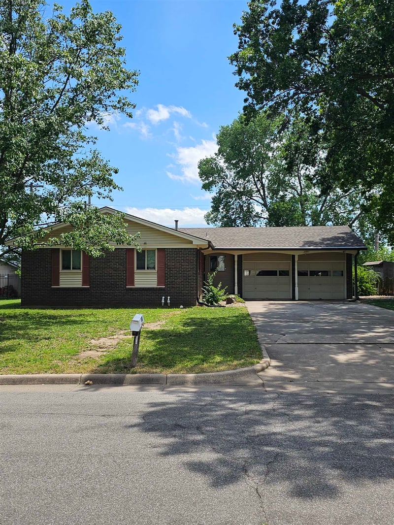 507 Akron, Augusta, KS 67010