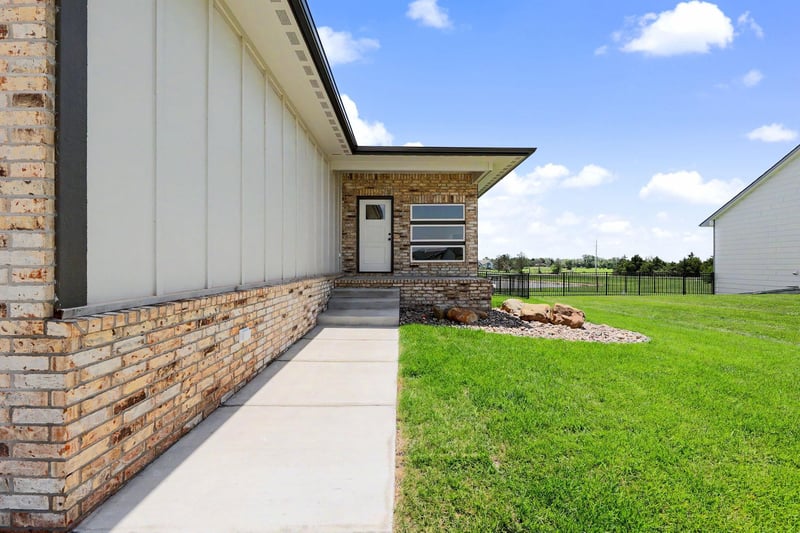1133 Trek Cir, Goddard, KS 67052
