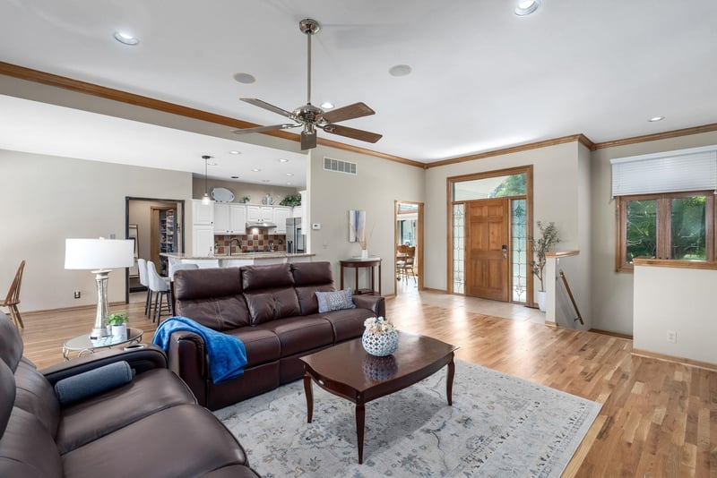 8024 Greenbriar Ct, Wichita, KS 67226