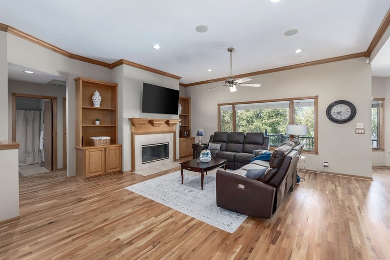 8024 Greenbriar Ct, Wichita, KS 67226