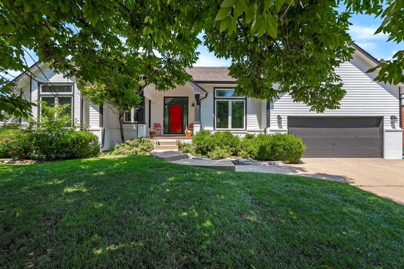8024 Greenbriar Ct, Wichita, KS 67226