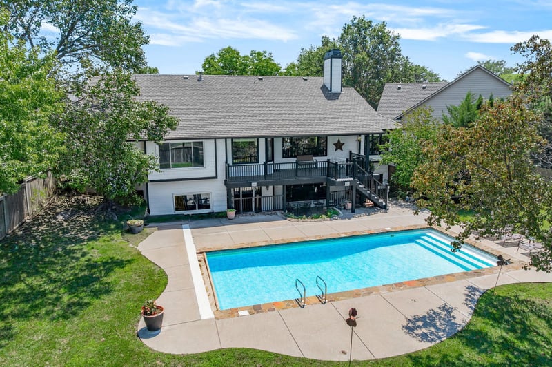 8024 Greenbriar Ct, Wichita, KS 67226