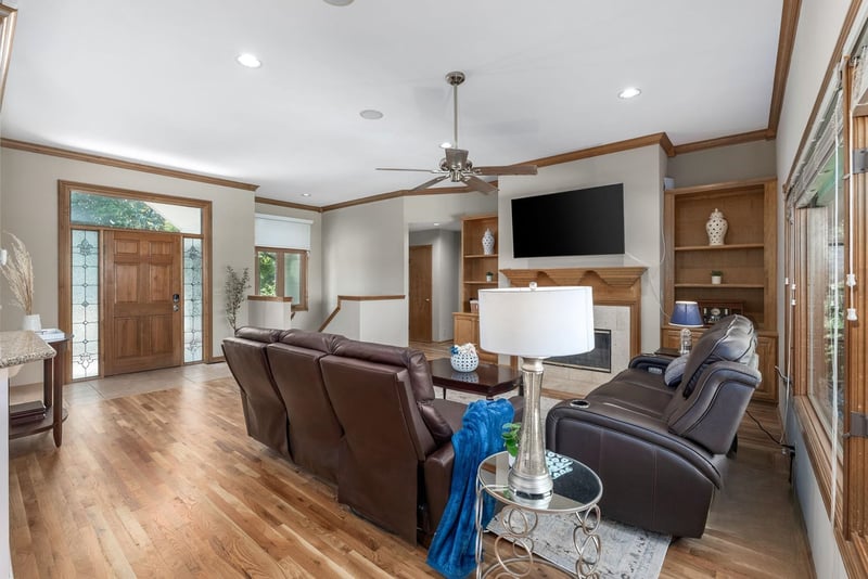 8024 Greenbriar Ct, Wichita, KS 67226