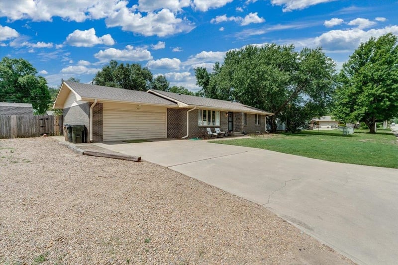 605 Main St, Haven, KS 67543