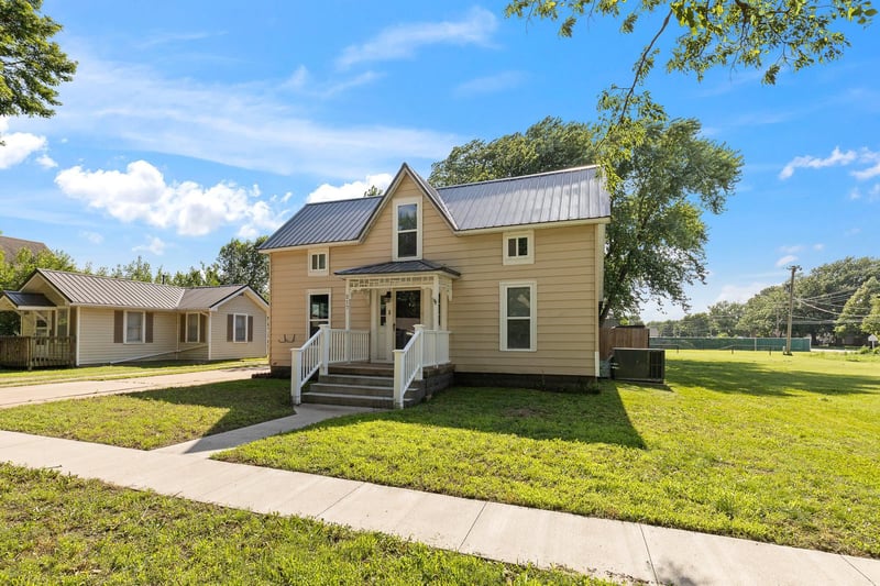217 Emporia St, Haven, KS 67543