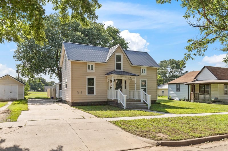 217 Emporia St, Haven, KS 67543