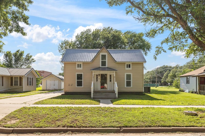 217 Emporia St, Haven, KS 67543
