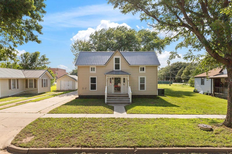 217 Emporia St, Haven, KS 67543