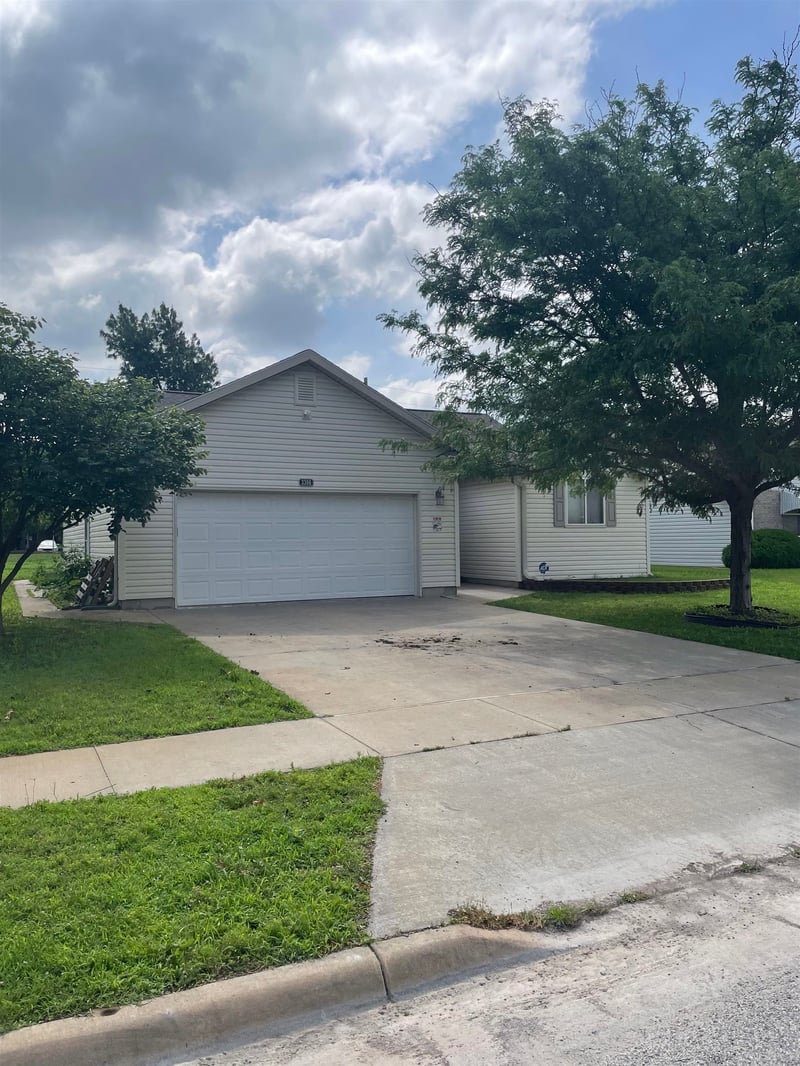 3306 Amanda St, Hutchinson, KS 67502