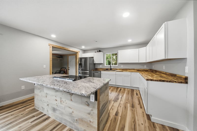 1206 Henry , Augusta, KS 67010