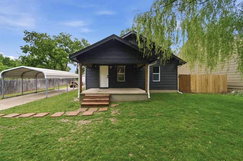 1206 Henry , Augusta, KS 67010