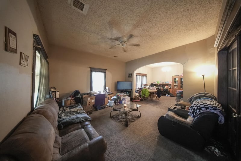 712 C St, Wellington, KS 67152