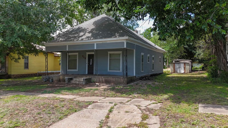 712 C St, Wellington, KS 67152
