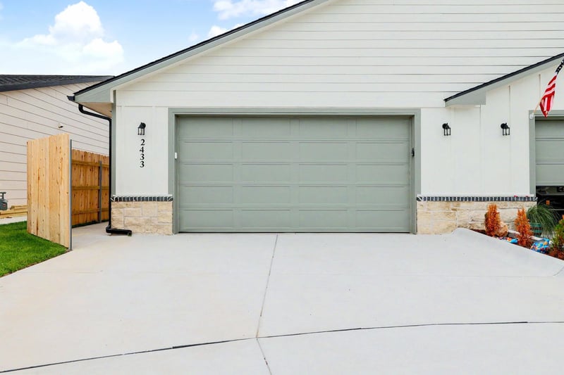 2433 Wheatland Ct, Wichita, KS 67235