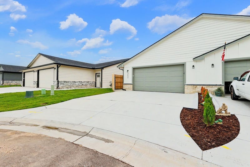 2433 Wheatland Ct, Wichita, KS 67235