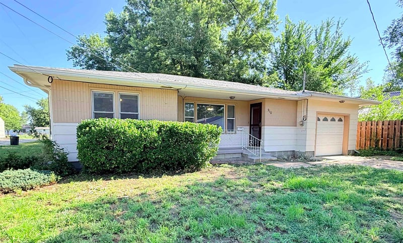 910 E Sherman, Marion, KS 66861