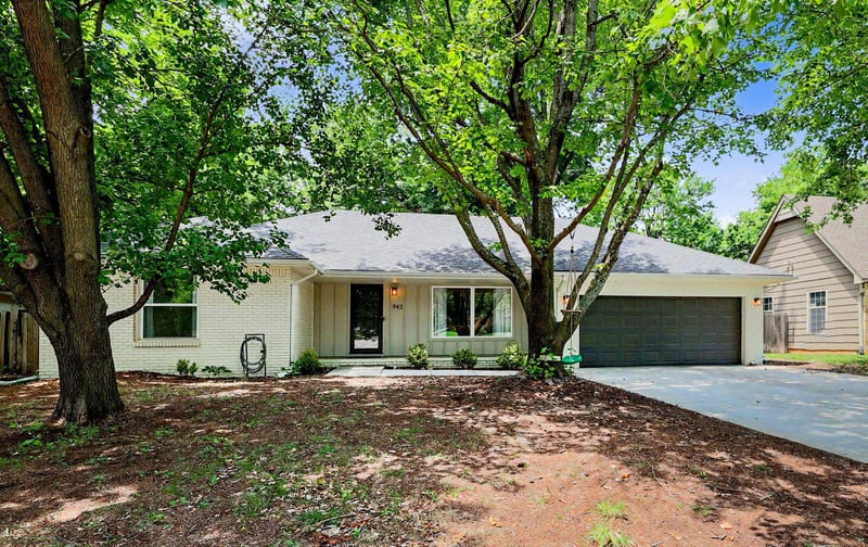 943 N Briarwood Rd, Derby, KS 67037