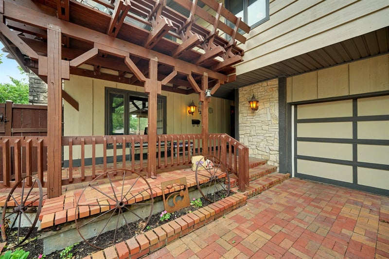 125 S Hilldale Rd, Salina, KS 67401