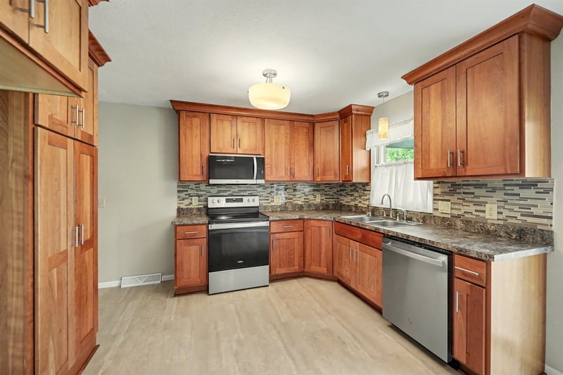 2059 Norton St, Salina, KS 67401