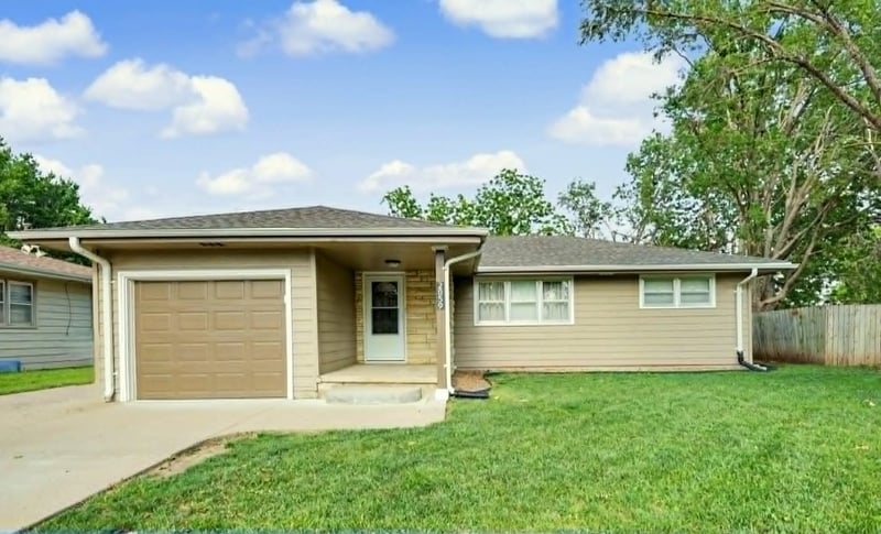 2059 Norton St, Salina, KS 67401