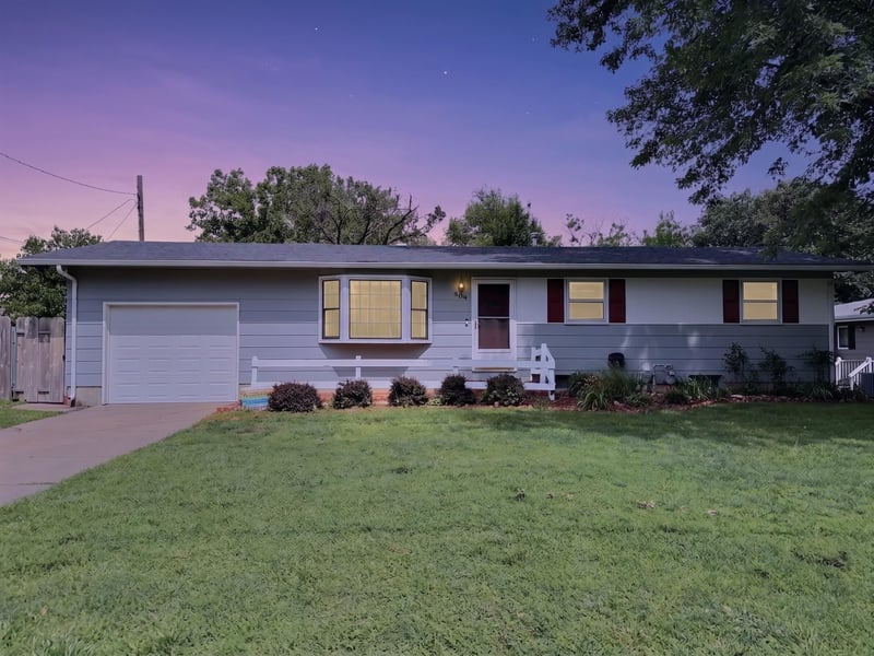 804 Mclain Ave, Newton, KS 67114