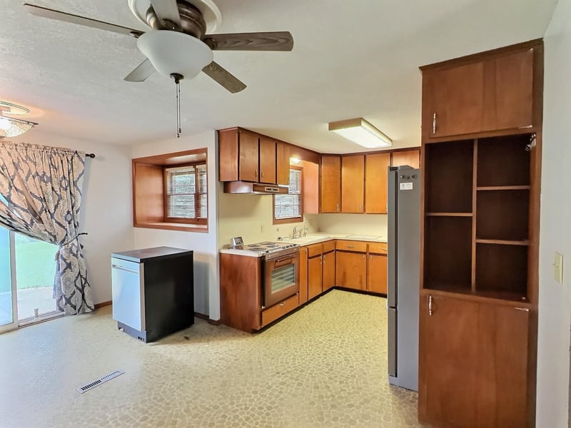 804 Mclain Ave, Newton, KS 67114