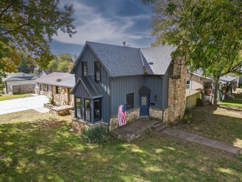 915 15th Ave, Winfield, KS 67156