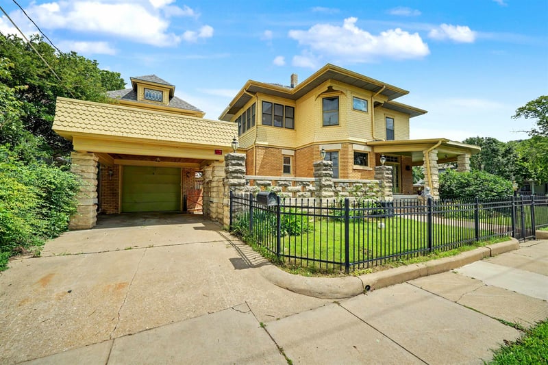 340 8th St, Salina, KS 67401