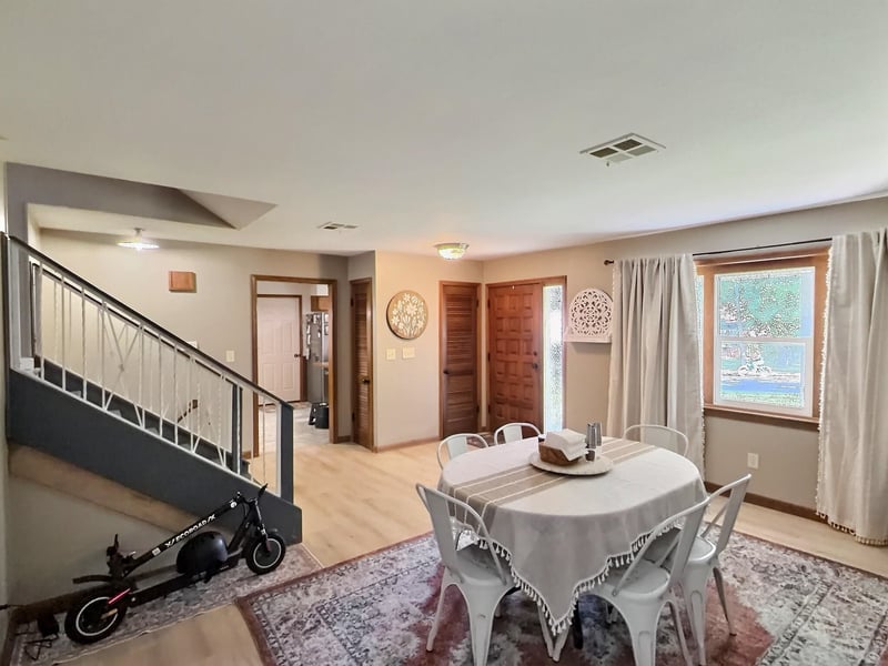 818 Greenway Ct, Derby, KS 67037