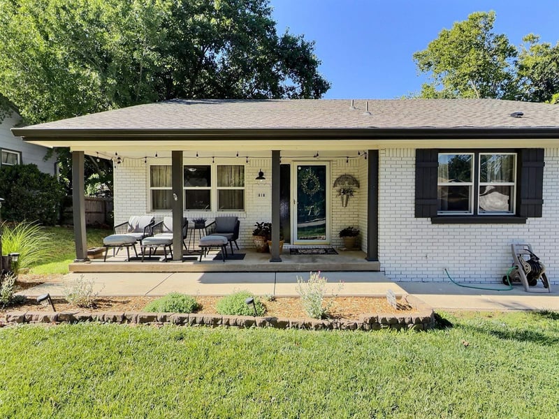 818 Greenway Ct, Derby, KS 67037