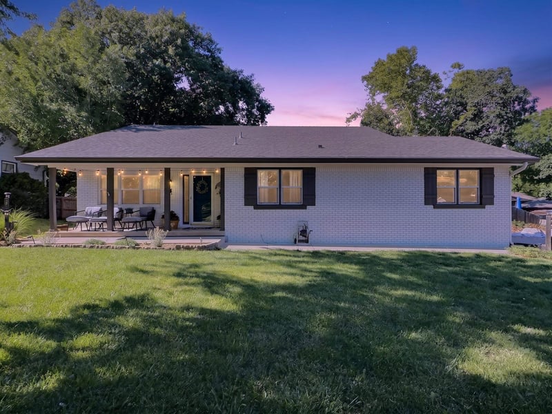 818 Greenway Ct, Derby, KS 67037