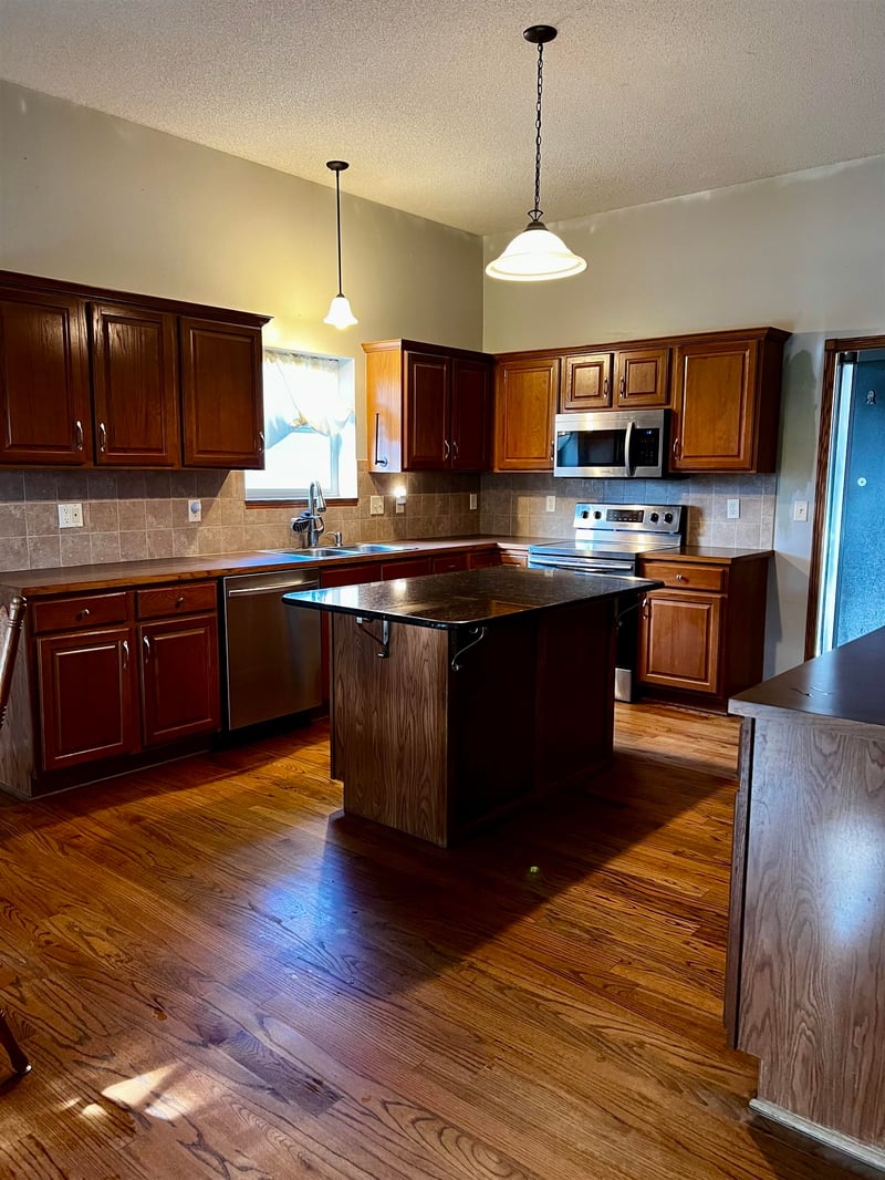 8905 Ridgewood Ln, Park City, KS 67147