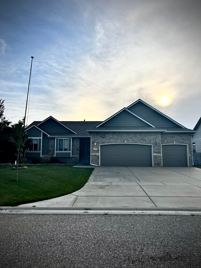 8905 Ridgewood Ln, Park City, KS 67147