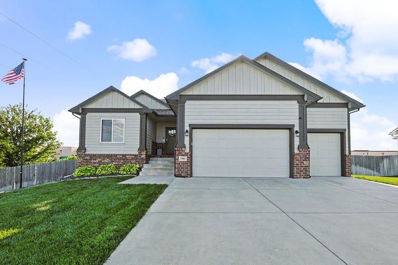 1901 Amber Ridge St, Derby, KS 67037