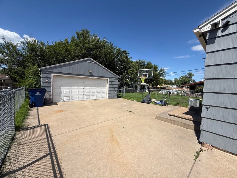 1005 Jewell Ave, Salina, KS 67401