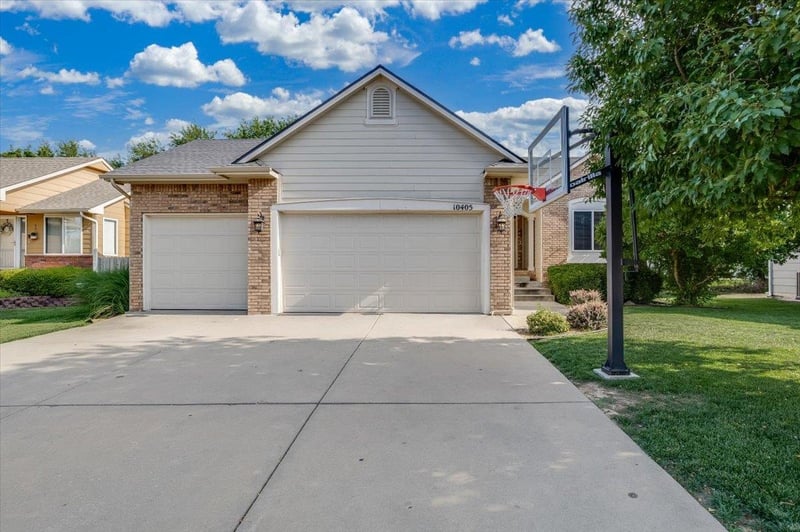 10405 W Greenfield St, Wichita, KS 67215