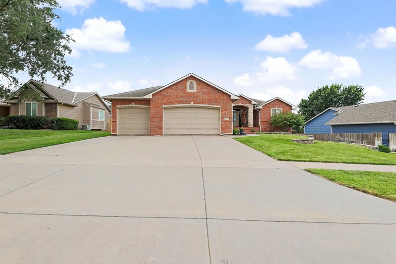 1013 Pembrook Rd, Derby, KS 67037