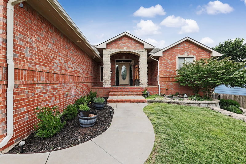 1013 Pembrook Rd, Derby, KS 67037