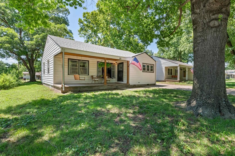 611 S Central Ave, Mulvane, KS 67110