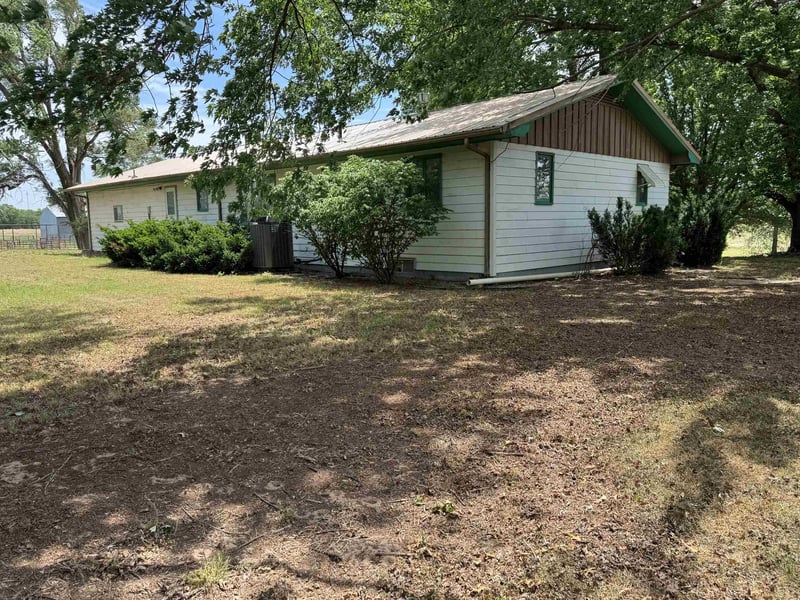 914 Burmac Rd, Burrton, KS 67020